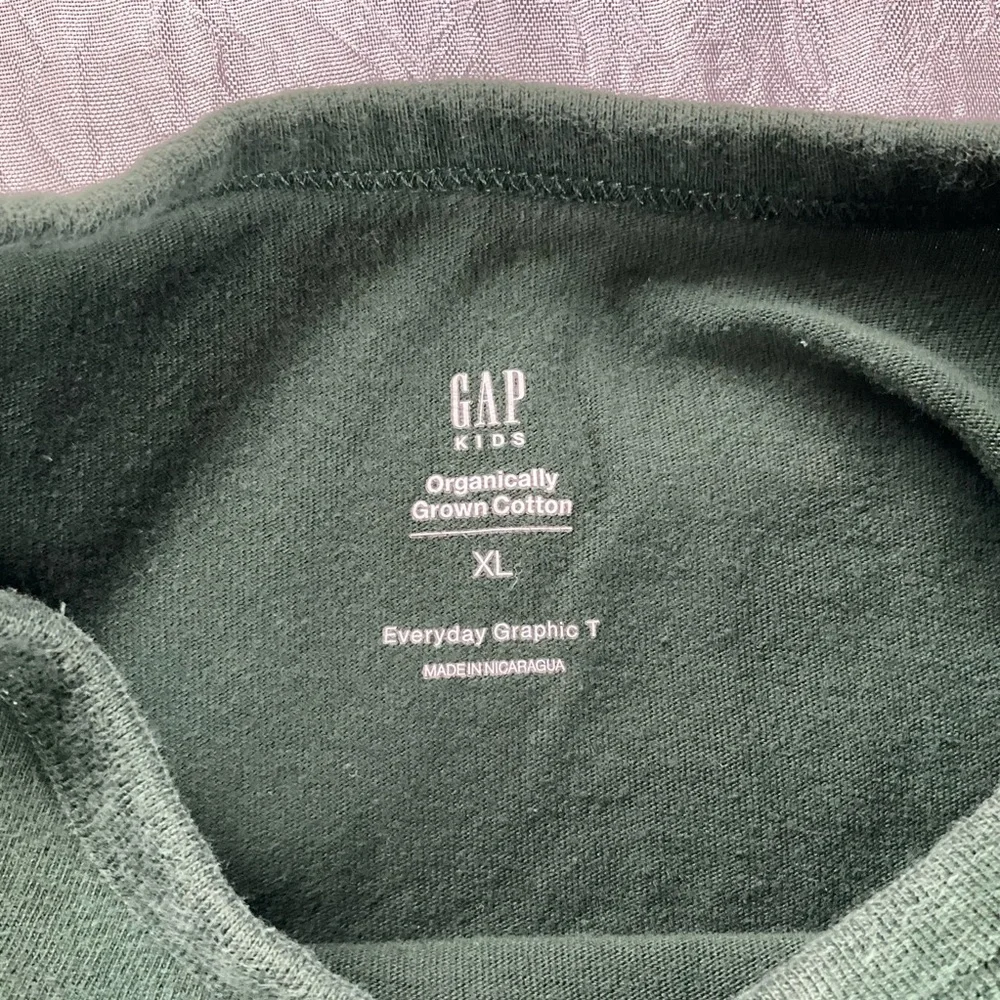 GAP Kids Dark Green Graphic T-Shirt‎